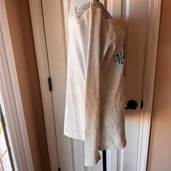 Harley-Davidson Cream Long Sleeve with Red and Blue Graphic size x-large - Picture 4 of 11